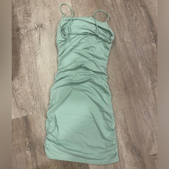 Green Dress - Picture 2 of 2